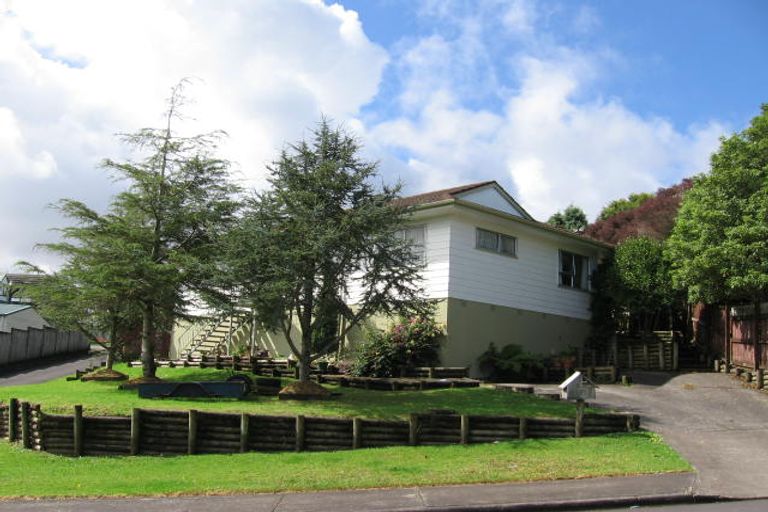 Photo of property in 13 Sungrove Rise, Sunnyvale, Auckland, 0612