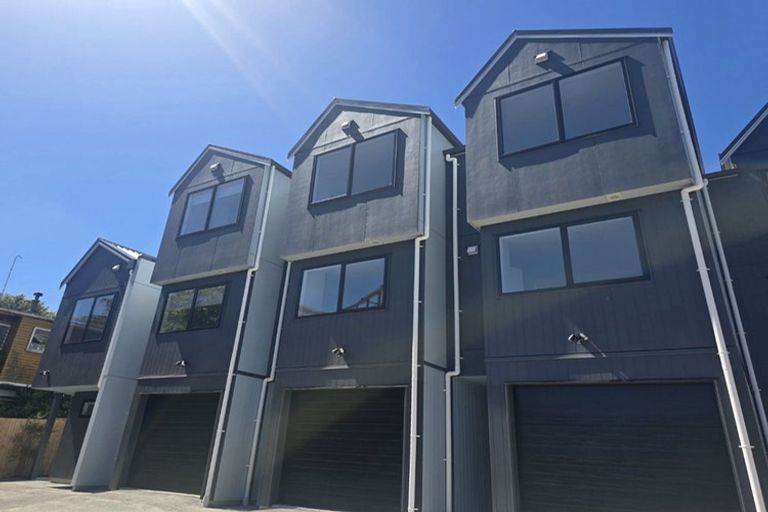 Photo of property in 11 Seymour Road, Sunnyvale, Auckland, 0612