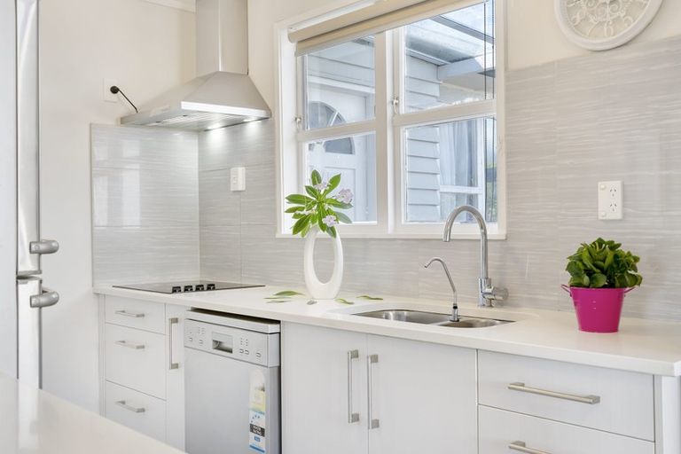 Photo of property in 3/14 Orchid Place, Te Atatu South, Auckland, 0610