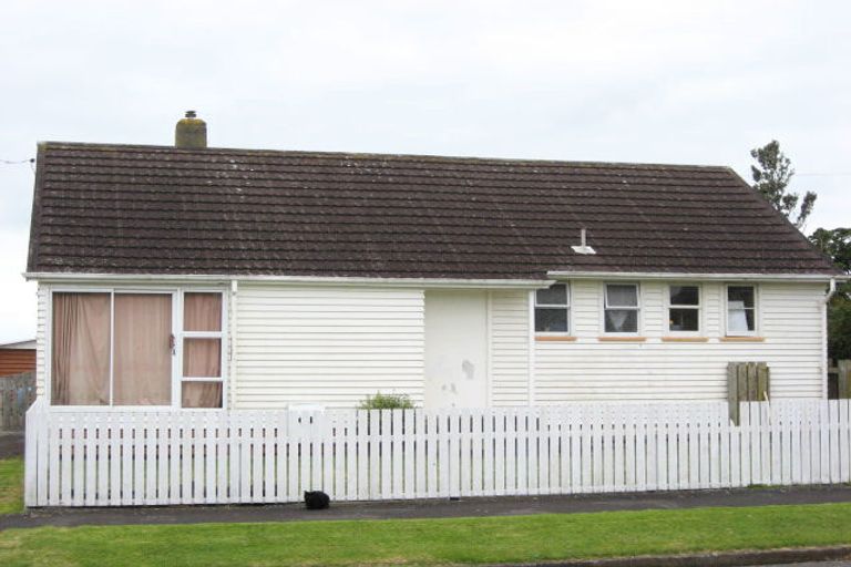 Photo of property in 17 Miro Street, Merrilands, New Plymouth, 4312