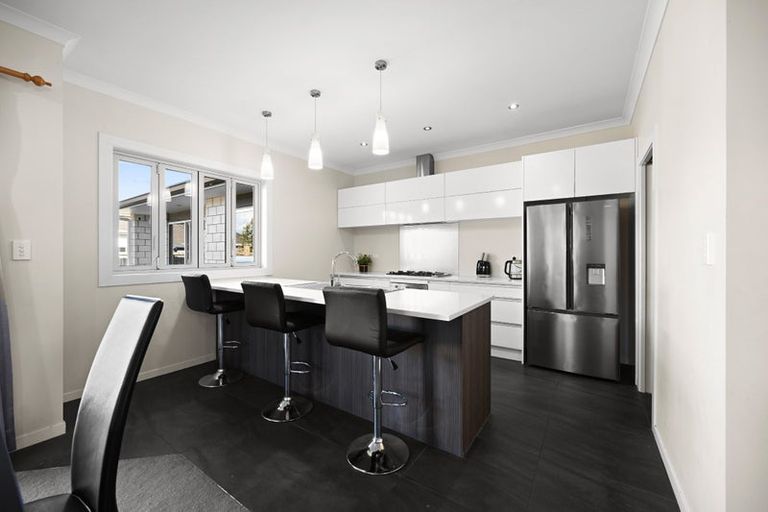 Photo of property in 27 Teatree Close, Huntington, Hamilton, 3210