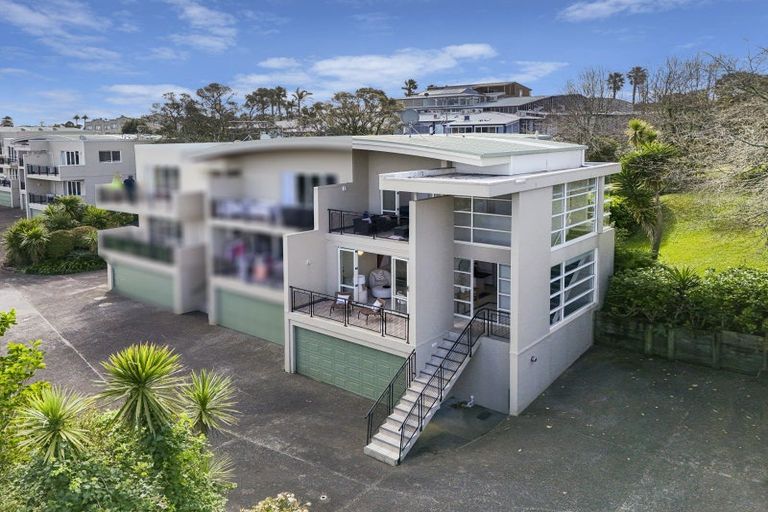 Photo of property in 1/166 Mokoia Road, Chatswood, Auckland, 0626