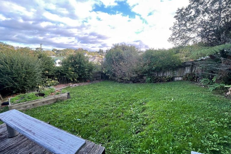 Photo of property in 42 Lyons Avenue, Murrays Bay, Auckland, 0630