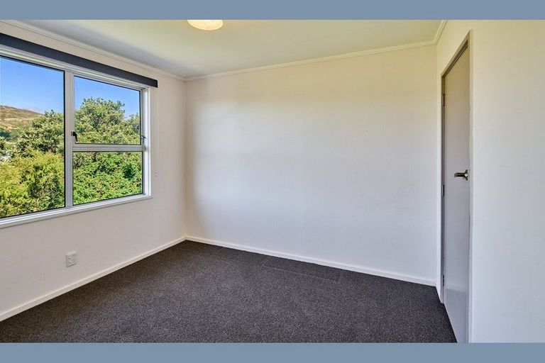 Photo of property in 17 Rembrandt Avenue, Tawa, Wellington, 5028