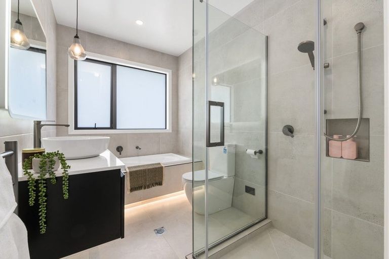 Photo of property in 64u3 Banbury Crescent, Fairfield, Hamilton, 3214