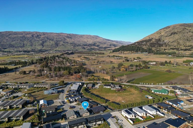 Photo of property in 11 Cleland Close, Wanaka, 9382