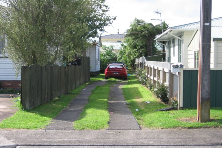Photo of property in 19 Stokes Avenue, Te Atatu Peninsula, Auckland, 0610