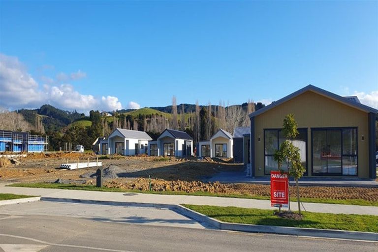 Photo of property in 64 Mataikokako Loop, Kawakawa Bay, 2585