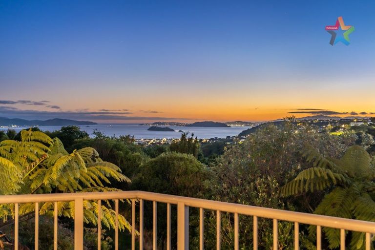 Photo of property in 9 Oceanview Terrace, Tirohanga, Lower Hutt, 5010