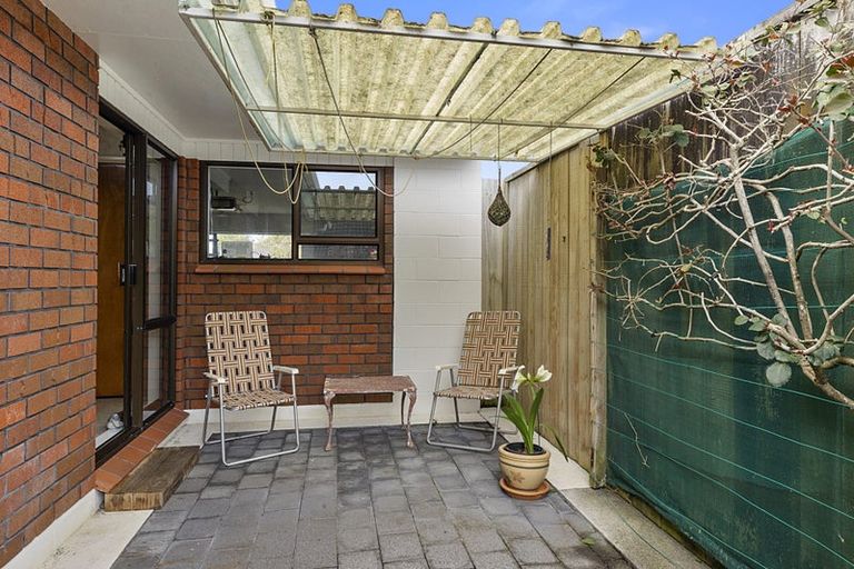 Photo of property in 9 Boulevard Drive, Merrilands, New Plymouth, 4312