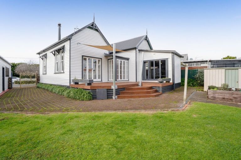 Photo of property in 24 Dunn Street, Egmont Village, 4372