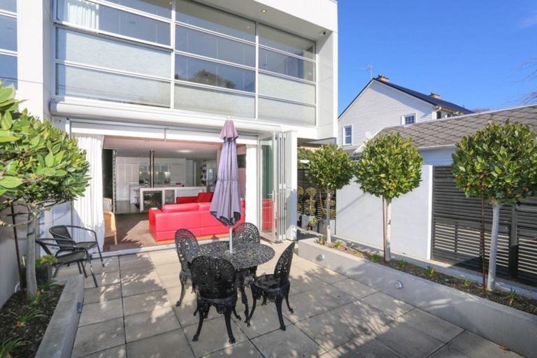 Photo of property in 10 Holly Road, St Albans, Christchurch, 8014