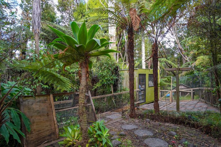 Photo of property in 202 Godley Road, Titirangi, Auckland, 0604