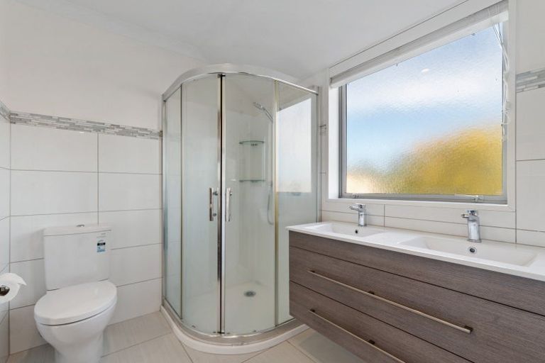 Photo of property in 87 Wairakei Road, Bryndwr, Christchurch, 8053