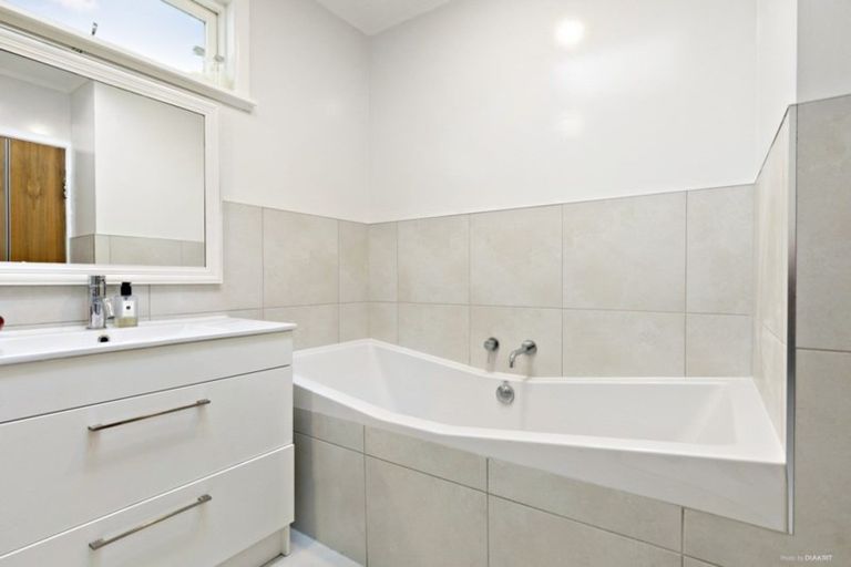 Photo of property in 33 Newport Terrace, Seatoun, Wellington, 6022