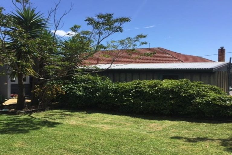 Photo of property in 13 Strid Road, Te Atatu South, Auckland, 0610