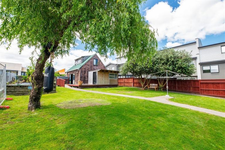 Photo of property in 39 Kingdale Road, Henderson, Auckland, 0610
