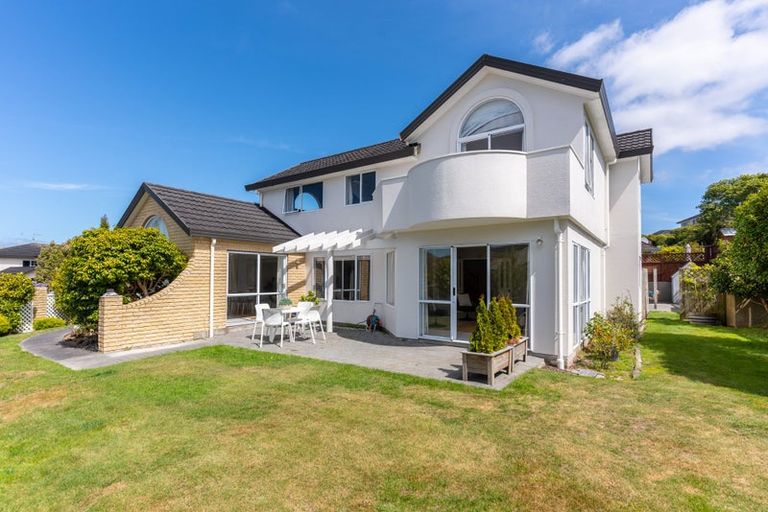 Photo of property in 138 Westchester Drive, Churton Park, Wellington, 6037