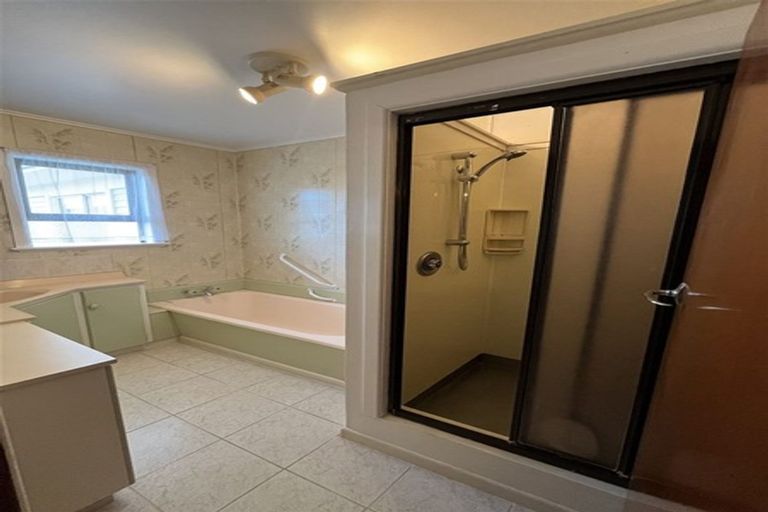 Photo of property in 1 Rewarewa Road, Te Atatu Peninsula, Auckland, 0610