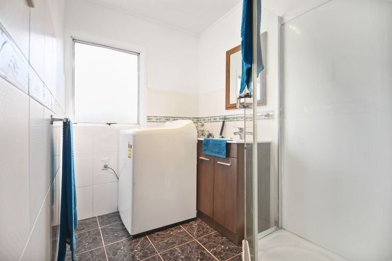 Photo of property in 11 Landsdale Place, Massey, Auckland, 0614