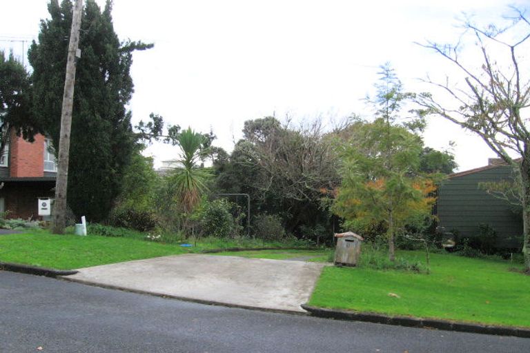 Photo of property in 8 Tui Vale Road, Shelly Park, Auckland, 2014