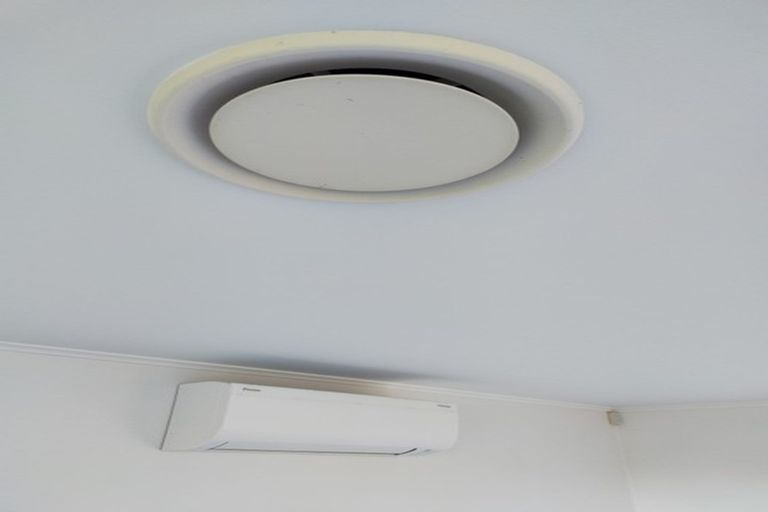 Photo of property in 7 Neil Avenue, Te Atatu Peninsula, Auckland, 0610