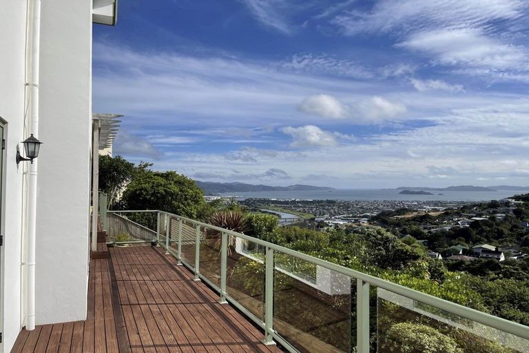 Photo of property in 95 Viewmont Drive, Harbour View, Lower Hutt, 5010