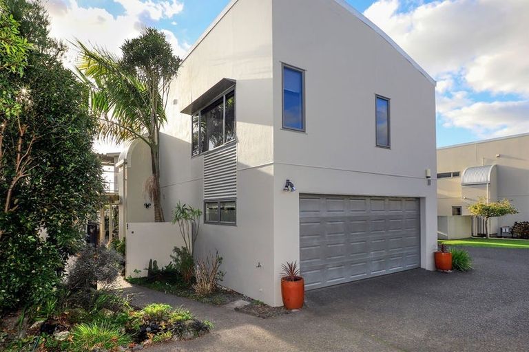Photo of property in 1/19 Havelock Road, Havelock North, 4130