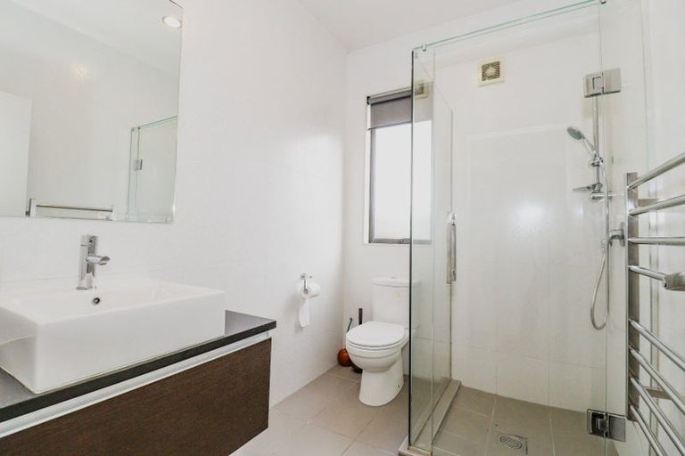 Photo of property in 16 Kinmont Rise, East Tamaki Heights, Auckland, 2016