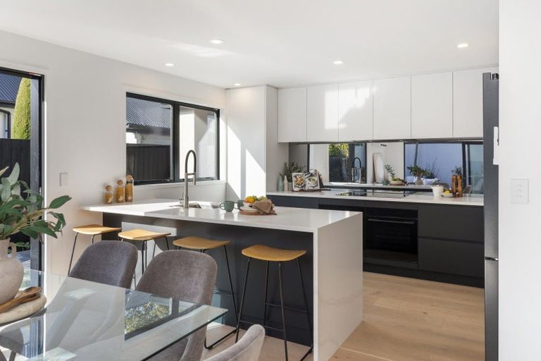 Photo of property in 2/61 Murray Place, St Albans, Christchurch, 8014