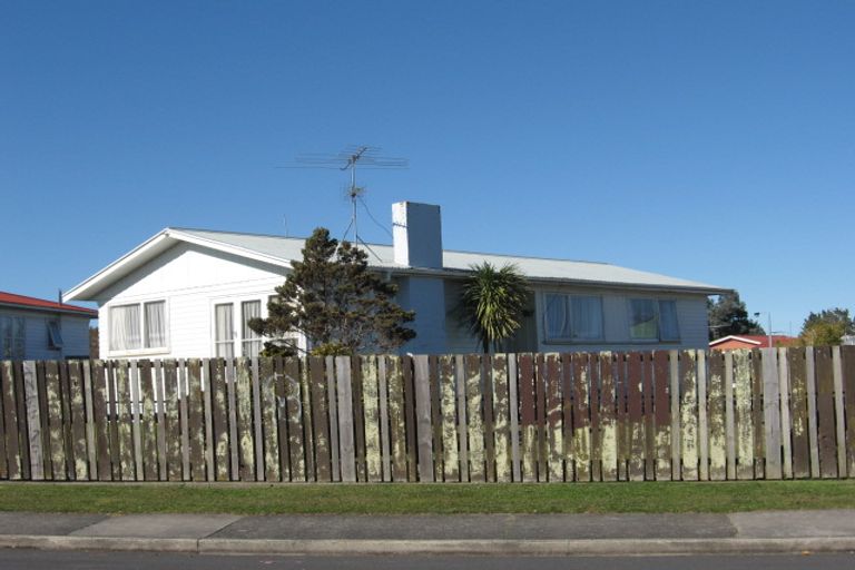 Photo of property in 22 President Avenue, Papakura, 2110