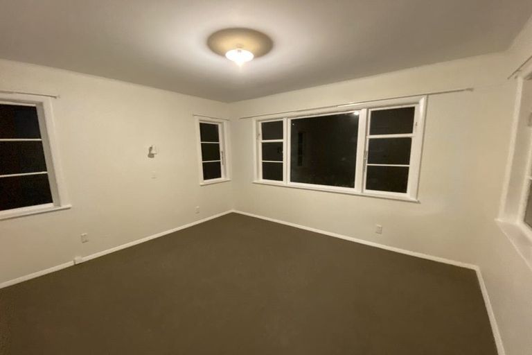 Photo of property in 158f1 Newlands Road, Newlands, Wellington, 6037