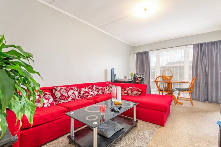 Photo of property in 8 Lowestoft Place, West End, Palmerston North, 4412