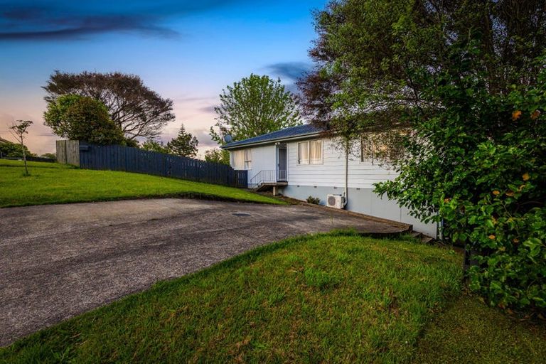 Photo of property in 2 Kilcar Place, Massey, Auckland, 0614