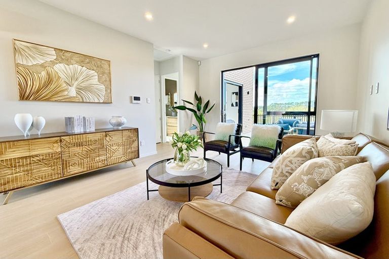 Photo of property in 32 Paretao Street, Massey, 0614