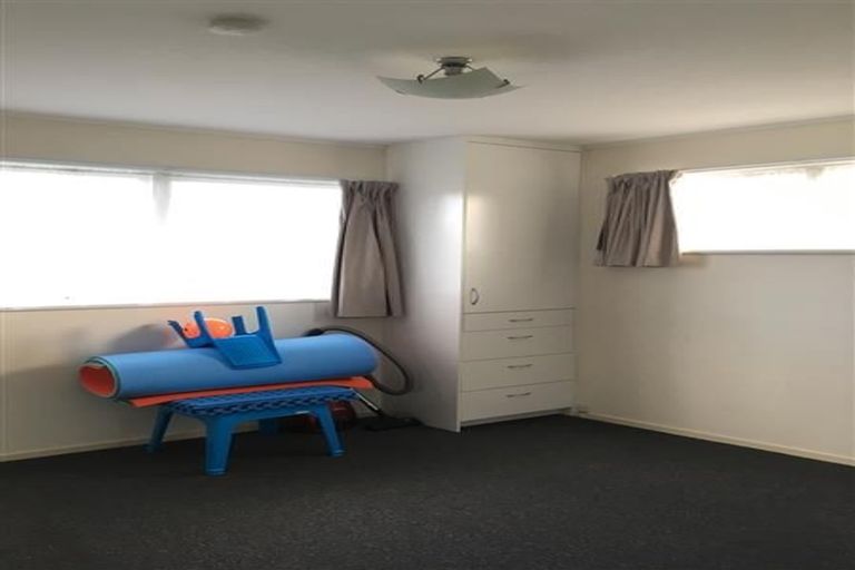 Photo of property in 3 Papa Place, Birkdale, Auckland, 0626