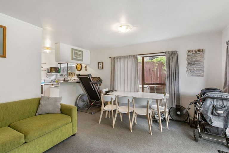 Photo of property in 2/3 Eagle Place, Red Beach, 0932