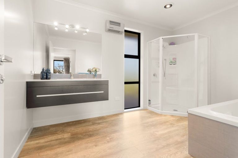 Photo of property in 24 Mckinnon Road, Edendale, Wyndham, 9893