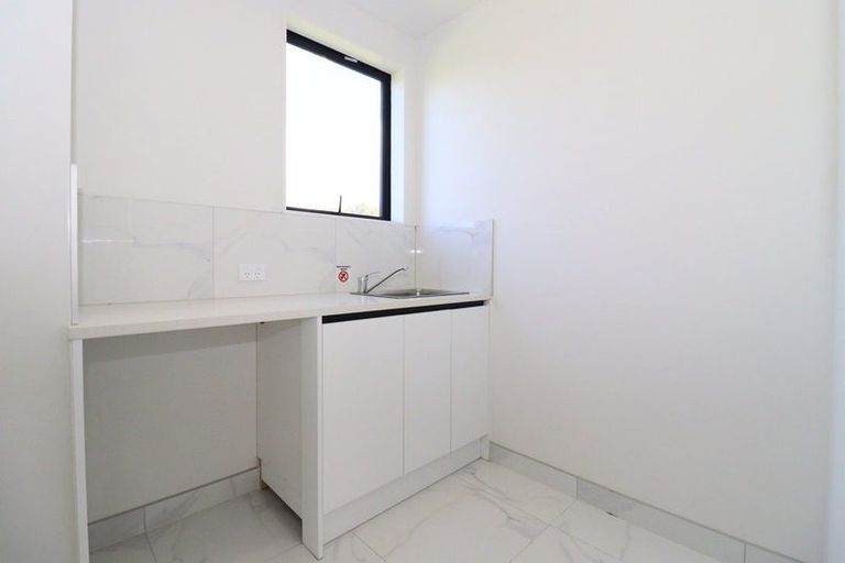 Photo of property in 127b Oreil Avenue, West Harbour, Auckland, 0618