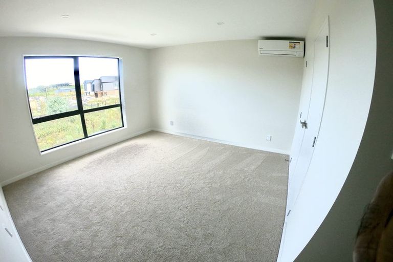 Photo of property in 17 Dinaric Lane, Westgate, 0814