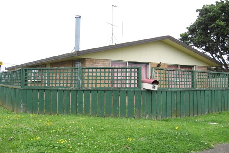 Photo of property in 1/2 Kowhai Avenue, Mangere Bridge, Auckland, 2022