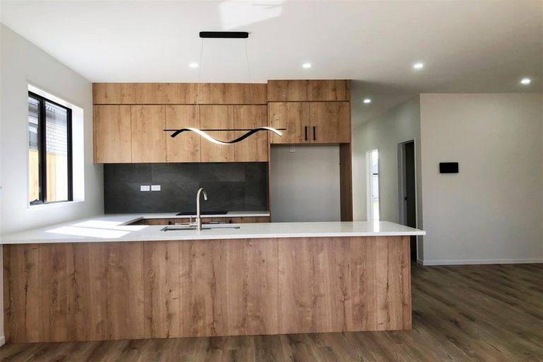 Photo of property in 8 Enchantment Lane, Karaka, Papakura, 2113