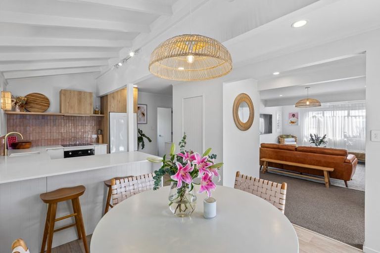 Photo of property in 44b Walton Street, Red Beach, 0932