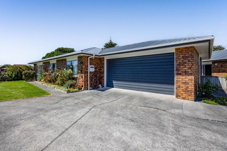 Photo of property in 17 Mcnaughton Street, Waitara, 4320
