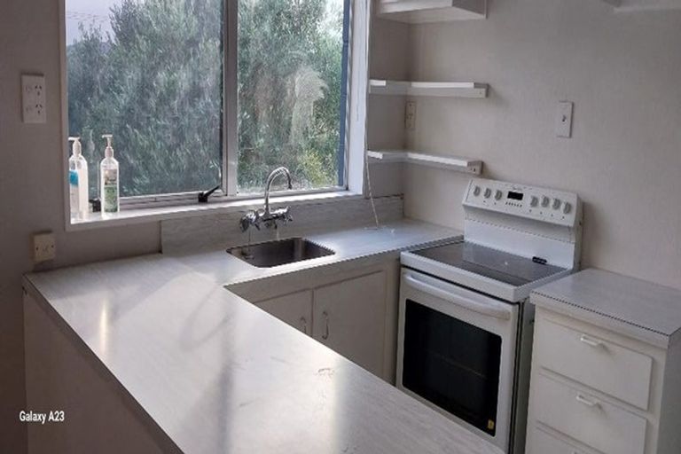 Photo of property in 218u8 Onepu Road, Lyall Bay, Wellington, 6022