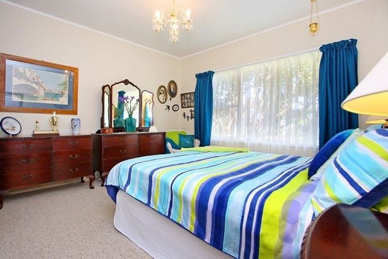 Photo of property in 1/9 Devon Road, Bucklands Beach, Auckland, 2012