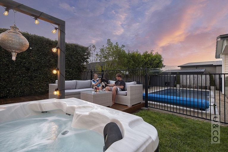 Photo of property in 14 Floyd Road, Riverhead, 0820