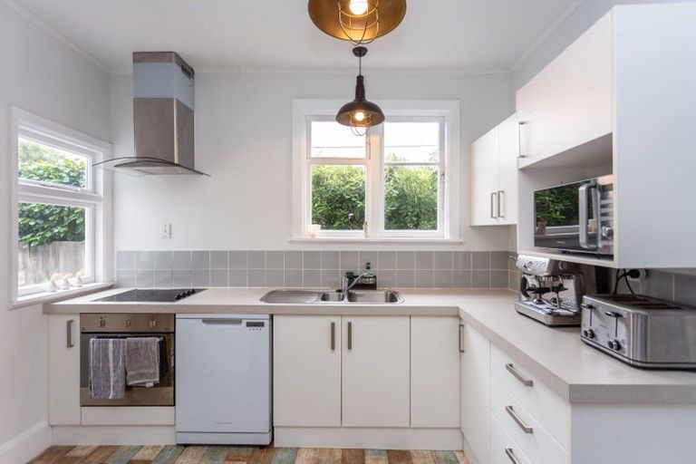 Photo of property in 16 Shirley Road, Mairehau, Christchurch, 8013