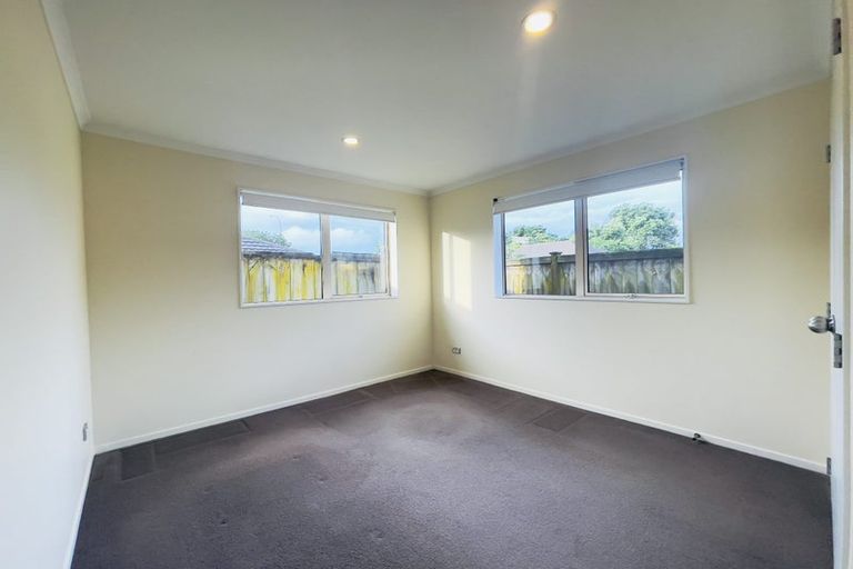 Photo of property in 74 Redcastle Drive, East Tamaki, Auckland, 2013