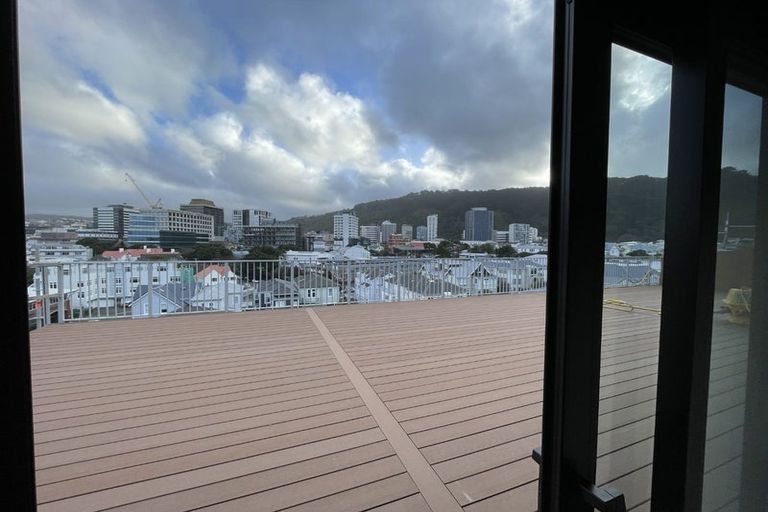Photo of property in Endeavour Apartments, 125u6 Thorndon Quay, Pipitea, Wellington, 6011